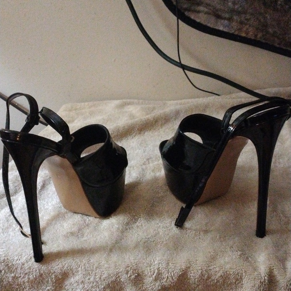 Black patent leather 6inch stilettos